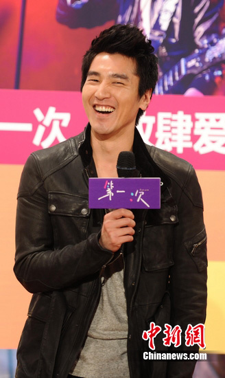 赵又廷《第一次》露点海报曝光 拒提女友高圆圆 (6)