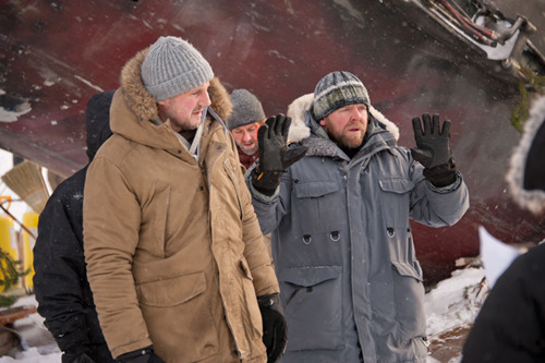 连姆·尼森再饰铁血硬汉“人狼大战”肉搏战惊悚