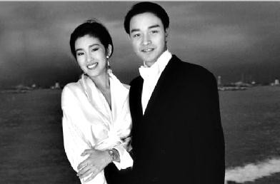 网友热传巩俐张国荣亲密合照两人风采奕奕(图)