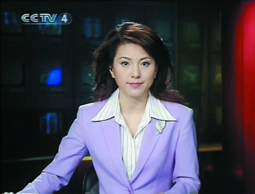 揭秘央视女主播装扮 不许涂彩色眼影 鼓励穿西装(3)