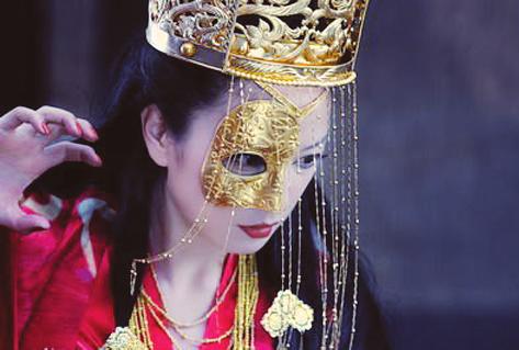 赵薇"画皮Ⅱ"新娘照曝光 头戴金冠妆容妖艳(图)