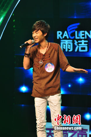 天籁之声吸引原生态歌手佤族小黑受瞩目图2