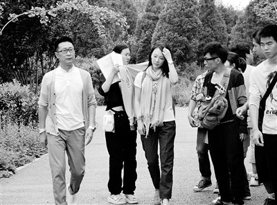 ��������Ϸ��ָ��������Ա����ǳ�Χ��Ⱥ��