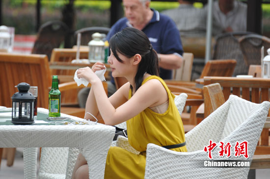 徐冬冬情绪失控崩溃痛哭 疑失恋受重创打击(图)(8)