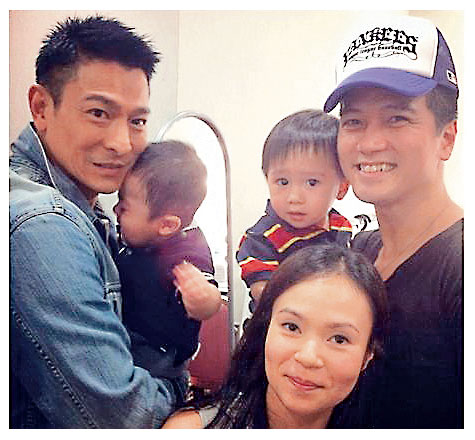 刘德华抱孩童手势仍不熟 孩子不舒服挣扎大哭(图)