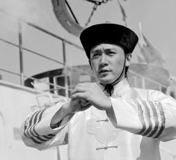 陆毅剃发演邓世昌夏雨留小胡子扮日本军官(图)