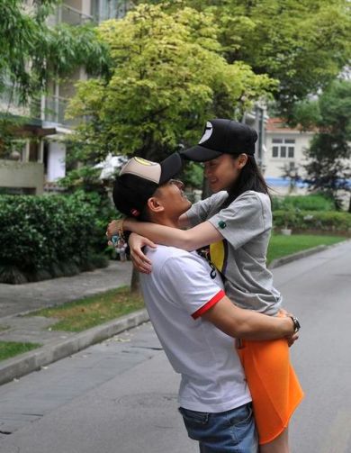 陈龙高调示爱未婚妻遭文章马伊琍群星调侃(图)