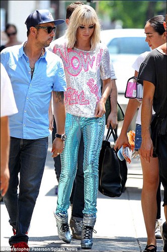 ������ɶ�ӫ����ɫ�ٷ���д��������̫����