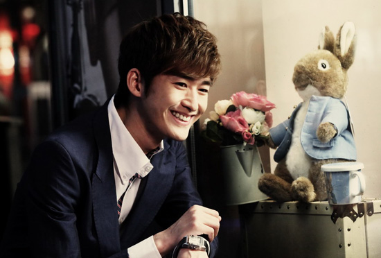 由张翰,陈乔恩,高以翔,张檬领衔主演的都市偶像剧《胜女的代价》在