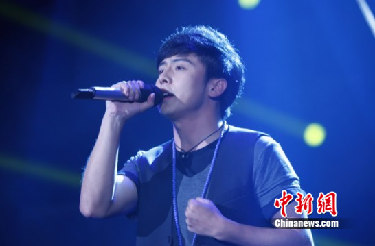 “完美声音”大打亲情牌“磁铁”陈宇感动晋级