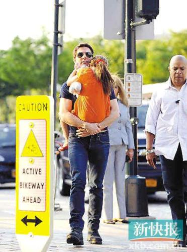 ���������һ��չʾ����Ц�����լ�ζ��Ů��