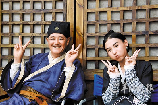 ���Ӷ�ʨ��2�������ع��Ա�ɽ����Ь��ͷˤ������