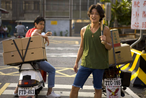 阿信》剧照,右为柯宇纶饰演的"菜脯"