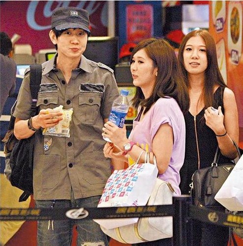 林俊杰与三辣妹约会 偏爱清纯妹捏鼻逗乐(图)