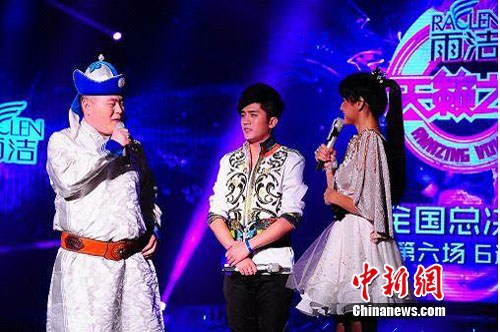 "天籁"主持评委爱八卦 樊博李丁丁"中招"尴尬