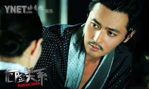 ��Σ�չ�ϵ���Ŷ���˯�³���ɫ�������崿Ů��