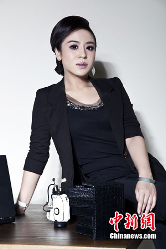 郭欢写真玩转港范时尚 气质干练化身知性女性(图)