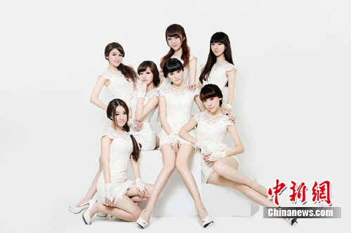 七朵翩翩起舞唱柔和清新歌声褪稚嫩气变舞台精灵