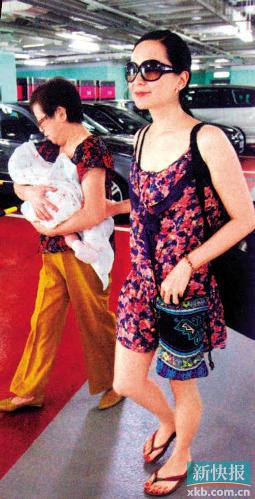 郭羡妮坐完月子弃喂人奶老公收入低被逼复出