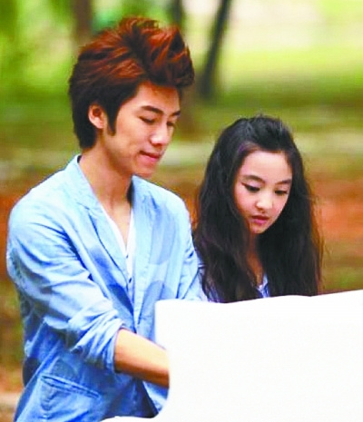 "近日,12岁的加拿大小萝莉akama miki恋上24岁的歌手张木易的消息传出