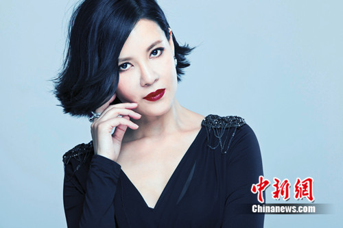 何佳怡性感写真曝光 俏丽短发烈焰红唇冷艳(图)