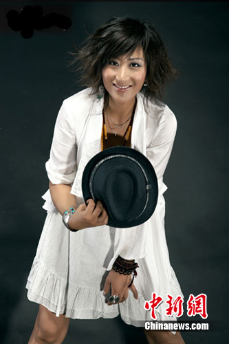 阿佳组合写真曝光中西合璧华服引领民族风图2