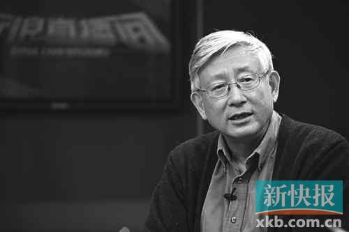 曹景行江西台开讲时事曾被陈鲁豫称为“师奶杀手”