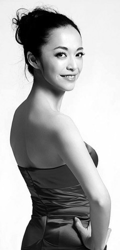 姚晨曹郁筹备婚礼?两人兴奋逛商场挑首饰珠宝