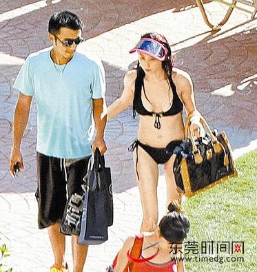 张柏芝青春不再穿比基尼显大龄与霆锋说笑疑复合