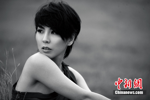 许茹芸最新写真曝光 清新自然似坠入凡尘精灵(图)