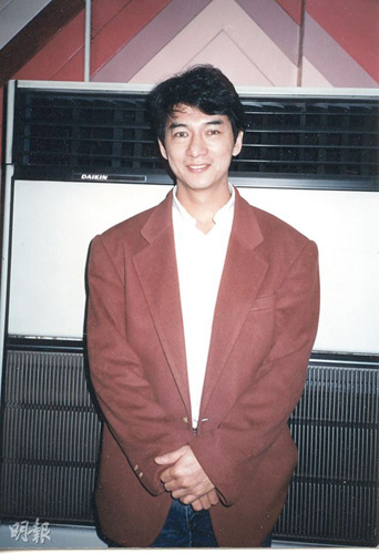 惠英红泪别亡兄惠天赐 挑选骨灰盒烧祭品泣不成声