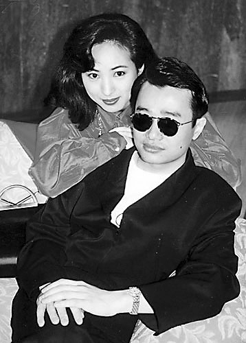 亚姐罗霖与富商老公分居 哭诉:3个儿子最无辜