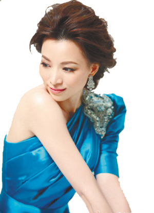 �ض��佫�޺��ŵ������з���ǰ������һ˫��Ů