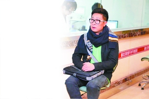 林永健自认生活中一点也不土 戴眼镜遮眼睛小缺点