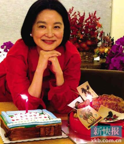 林青霞穿红衣庆58岁生日晒蛋糕女儿的心意图