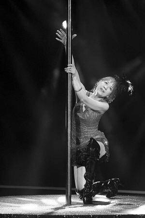 �Ͼ���̫̫��������������ֶ������ֹ��裨ͼ��