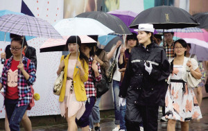 女模特转行成“最美女交警”月薪曾超5万如今4千