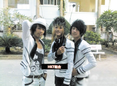 越南非主流组合雷人造型似理发小弟眼神幽怨(图)