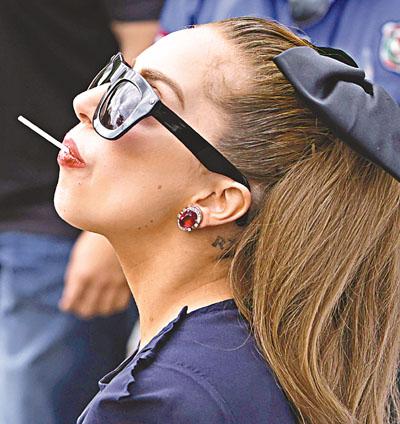 LadyGaGa�԰����Ǳ�������ױ�����������ޣ�ͼ��