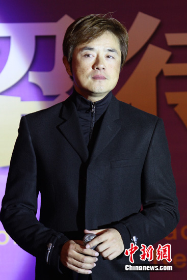 黄格选助阵新公司晚宴 即兴飙歌(组图)