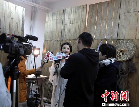 ���h����Ƭ�߸�����ڹ�ͱ������˽�����