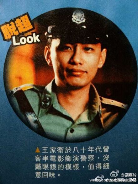 王家卫早前不戴墨镜照曝光 网友:挺清秀(图)