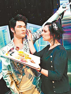 �ܽ������������ع⴩��ɫ����������˷磨ͼ��