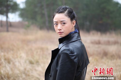 《箭在弦上》卫视将播 蒋欣受伤架拐