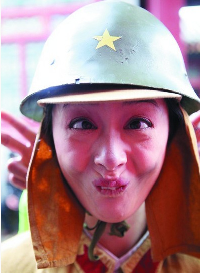 "华妃"新戏花絮照曝光 变身"鬼脸帝"可爱(图)