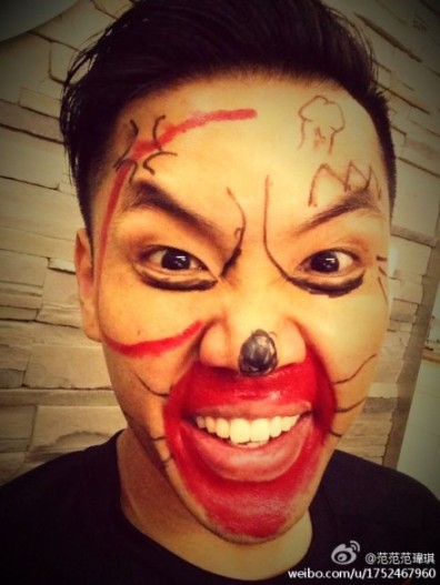 范玮琪黑人家中互相恶搞 脸涂红颜料令人捧腹(图)