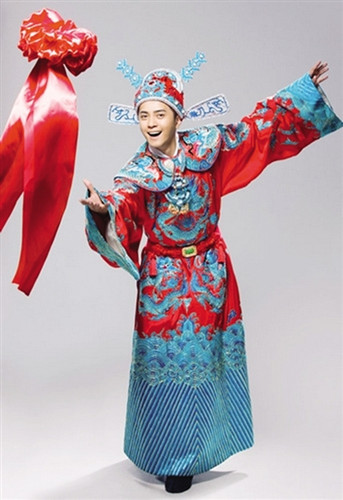 罗志祥穿古装拍写真 扮痴情驸马爷(图)