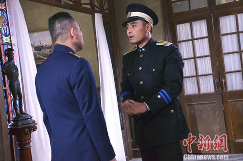 ����Ƭ�����ֱ��������Ķ��ǡ��ζ����Ƚаְ֣�ͼ��