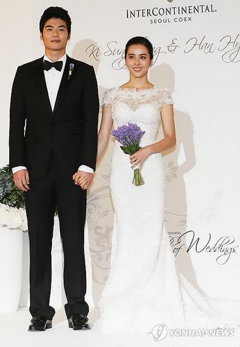 韩女星韩惠珍嫁球员基诚庸 婚纱照曝光(图)