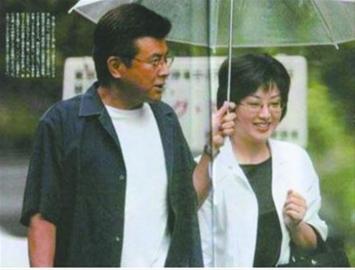 三浦友出自传曝与妻子30年情51岁戒烟绝不出轨